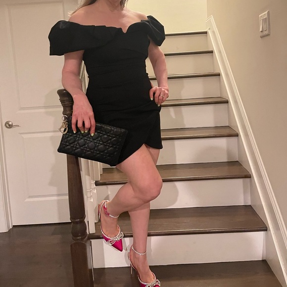 Elliatt Zanzibar off shoulder black dress 👗 - Picture 7 of 9